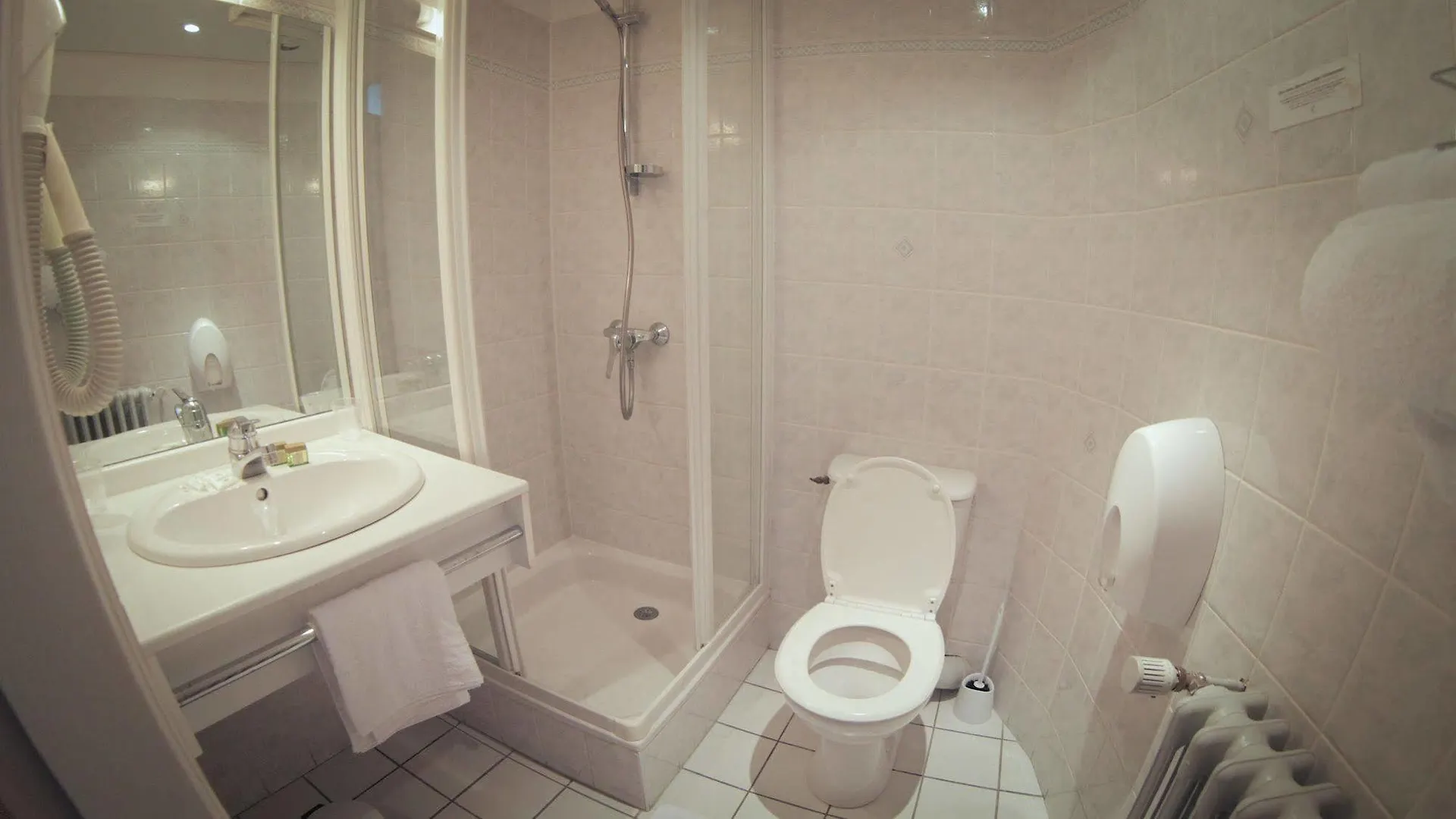 Brit Hotel Les Voyageurs Loudeac 3*,